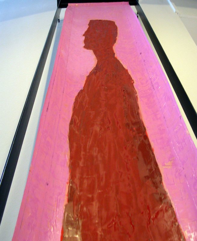 Profiel schilderij van beeldend kunstenaar Hester van Dapperen: Banner in red with profile. Olie en pigmenten op linnen, 200 x 60 cm, In bedrijfs collectie Hoenderloo